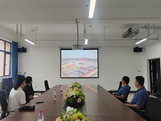体育教学部组织教职工收看纪念中...